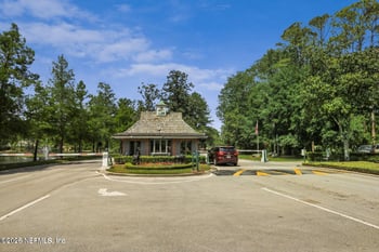8119 Wekiva Ln, Jacksonville, FL 32256
