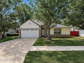 8126 Fieldside Dr W, Jacksonville, FL 32244