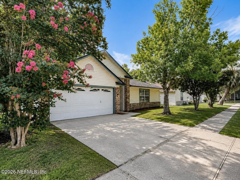 8126 Fieldside Dr W, Jacksonville, FL 32244