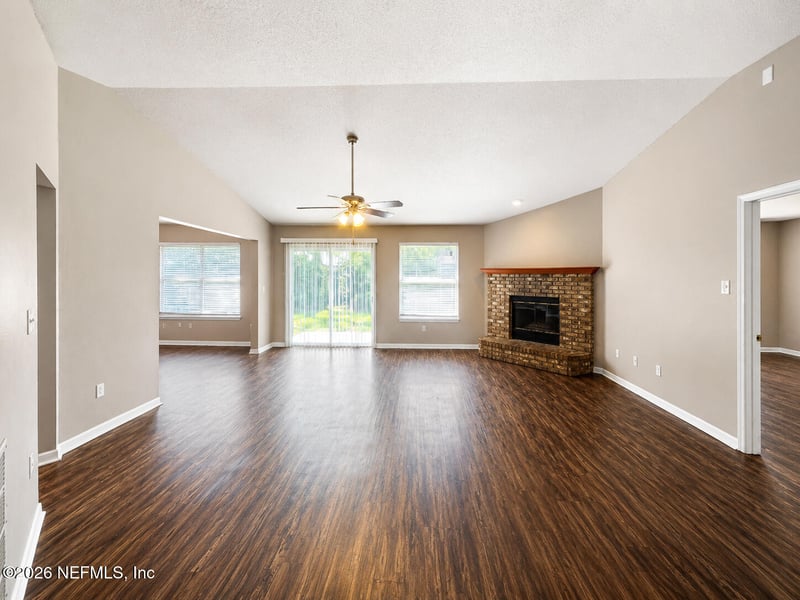 8126 Fieldside Dr W, Jacksonville, FL 32244