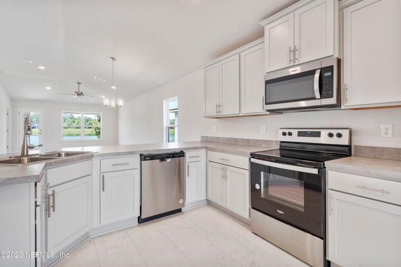 8137 Aydon Dr, Jacksonville, FL 32219