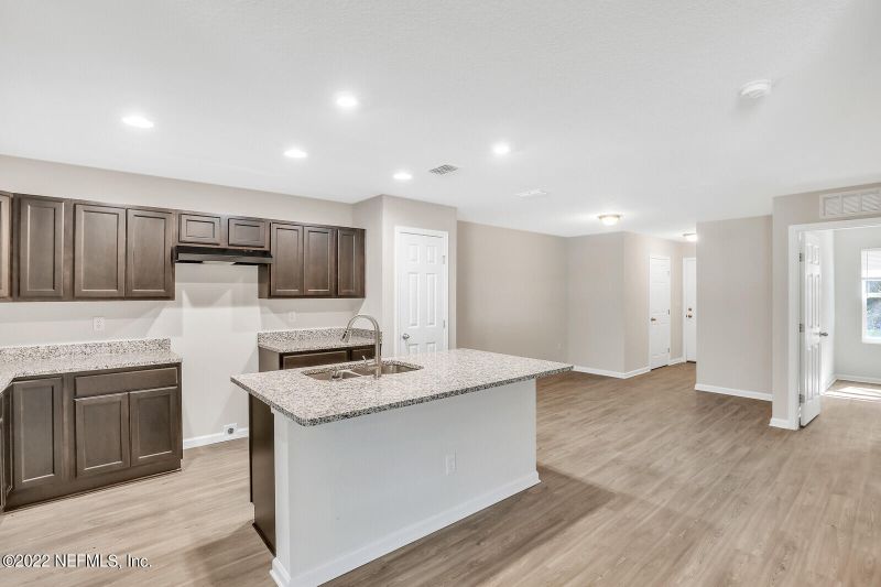 8139 Vining St, Jacksonville, FL 32210