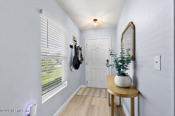 8148 Meadow Walk Ln, Jacksonville, FL 32256