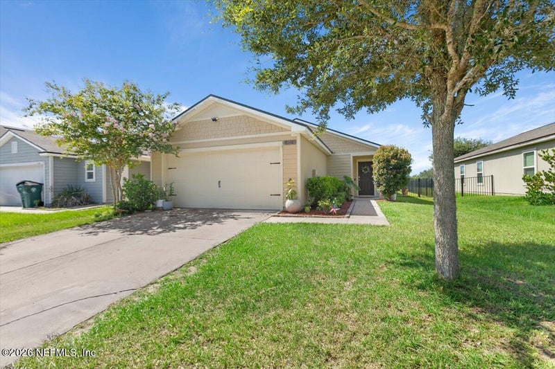 8148 Meadow Walk Ln, Jacksonville, FL 32256