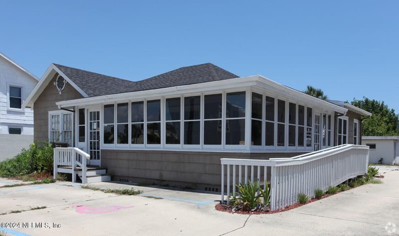 815 3rd St N, Jacksonville Beach, FL 32250