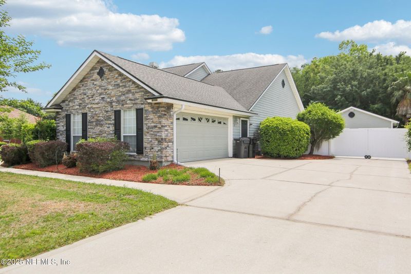 8152 Sierra Oaks Blvd, Jacksonville, FL 32219