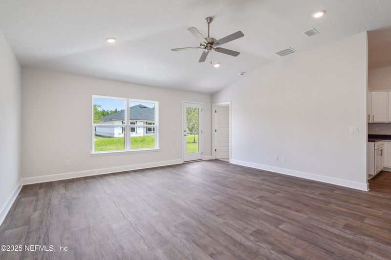 8153 Elsdon St, Jacksonville, FL 32219
