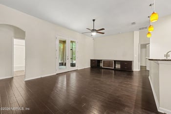 816 Reflection Cove Rd E, Jacksonville, FL 32218