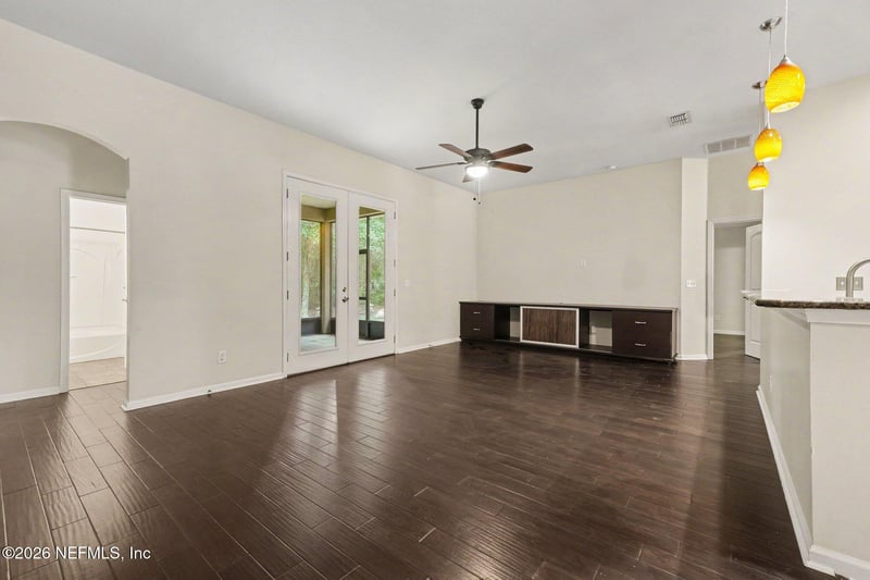 816 Reflection Cove Rd E, Jacksonville, FL 32218