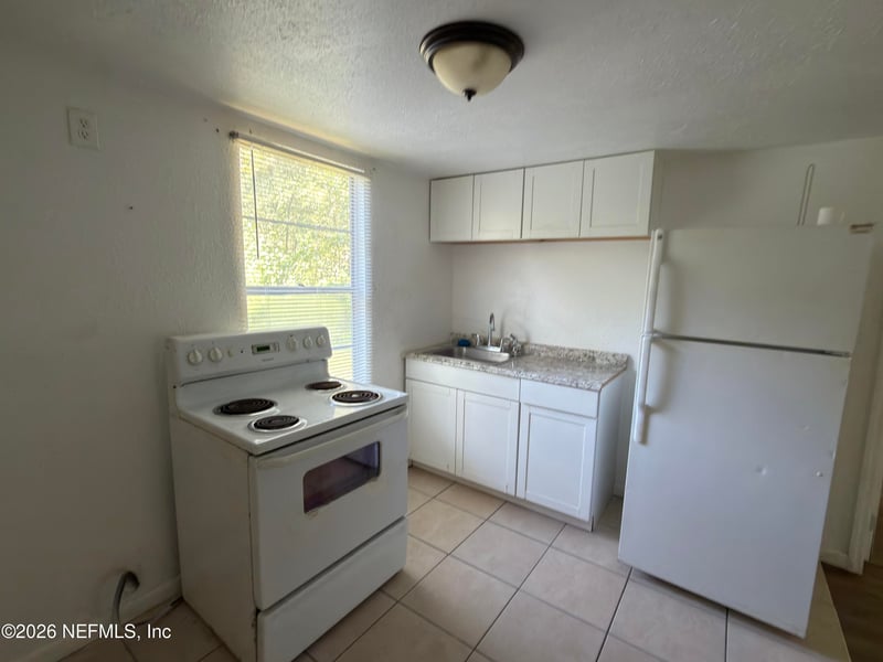 8161 Thrasher Ave, Jacksonville, FL 32219