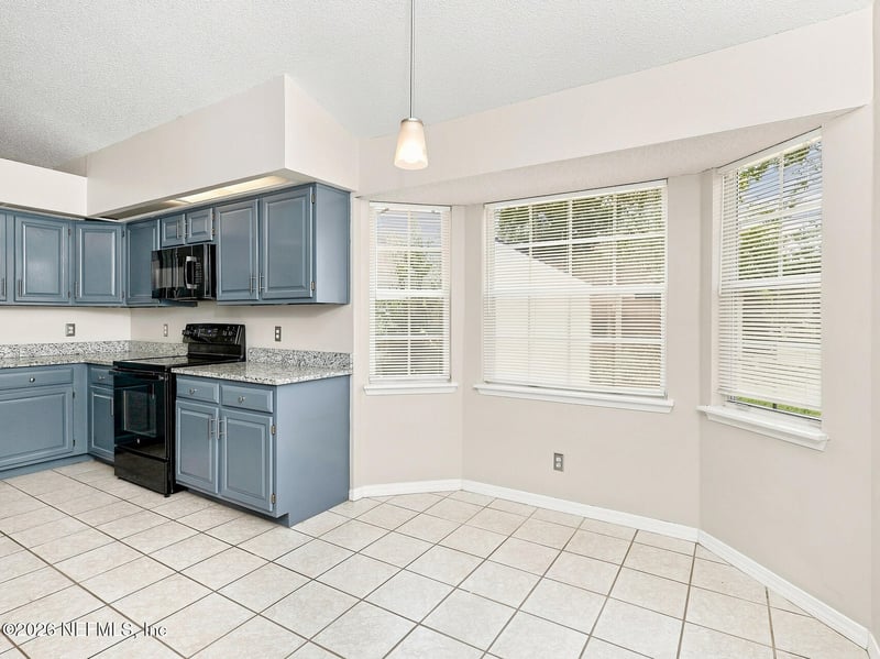 8167 Loch Lomond Ln, Jacksonville, FL 32244