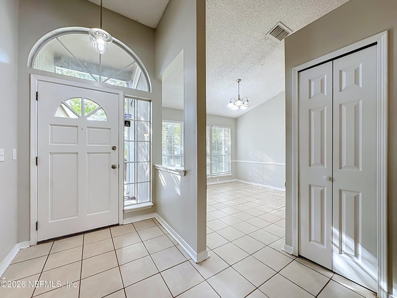 8174 Loch Lomond Ln, Jacksonville, FL 32244