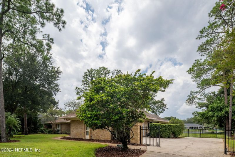 8184 Green Glade Rd, Jacksonville, FL 32256