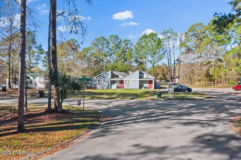 8190 San Jose Manor Dr E, Jacksonville, FL 32217