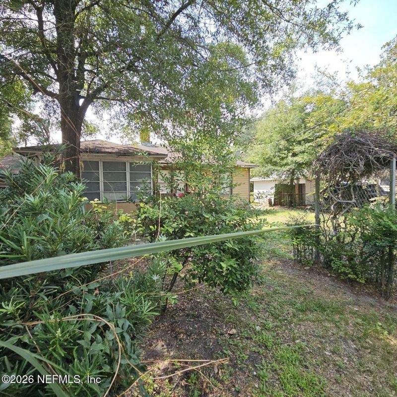 820 Gardenia Ln, Jacksonville, FL 32208
