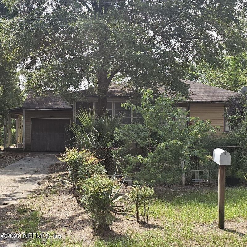 820 Gardenia Ln, Jacksonville, FL 32208