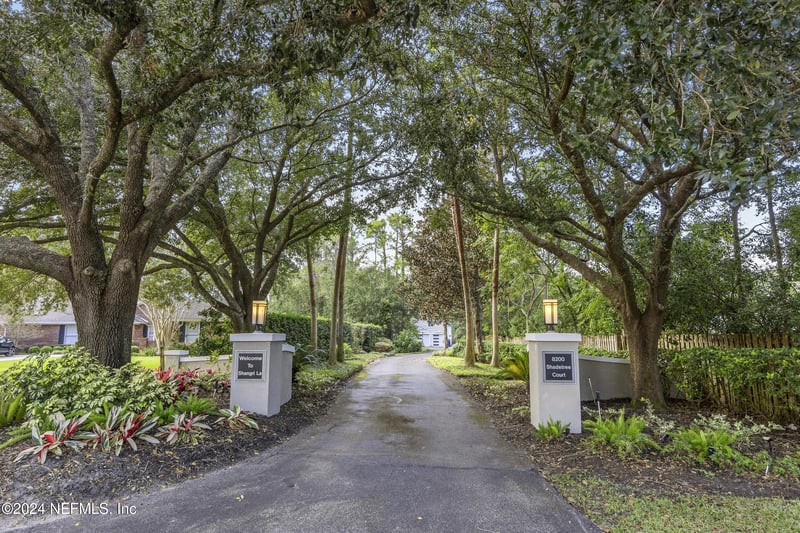 8200 Shade Tree Ct, Jacksonville, FL 32256