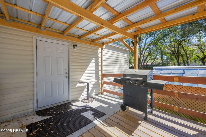 8206 Swan Lake Rd, Melrose, FL 32666
