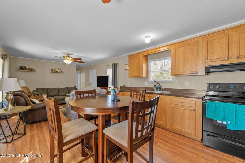 8206 Swan Lake Rd, Melrose, FL 32666