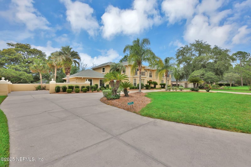 8227 Mar Del Plata St E, Jacksonville, FL 32256