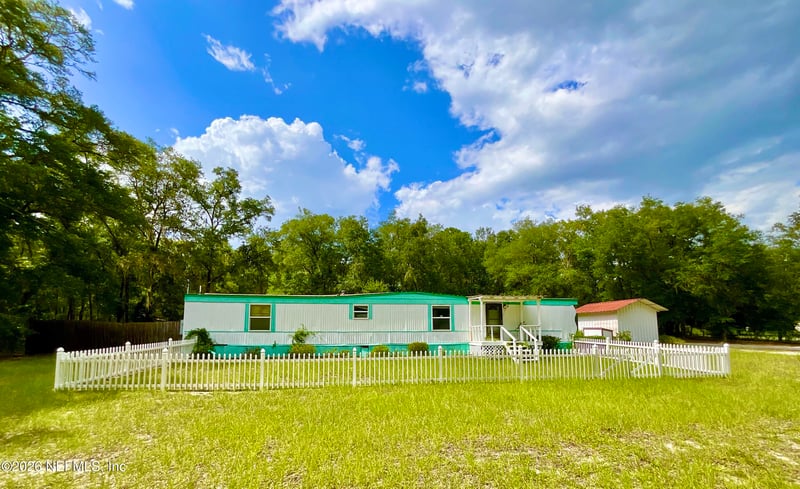 8232 Swan Lake Rd, Melrose, FL 32666
