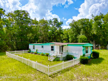 8232 Swan Lake Rd, Melrose, FL 32666