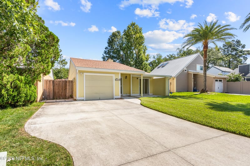 8234 Daisy Ln N, Jacksonville, FL 32244