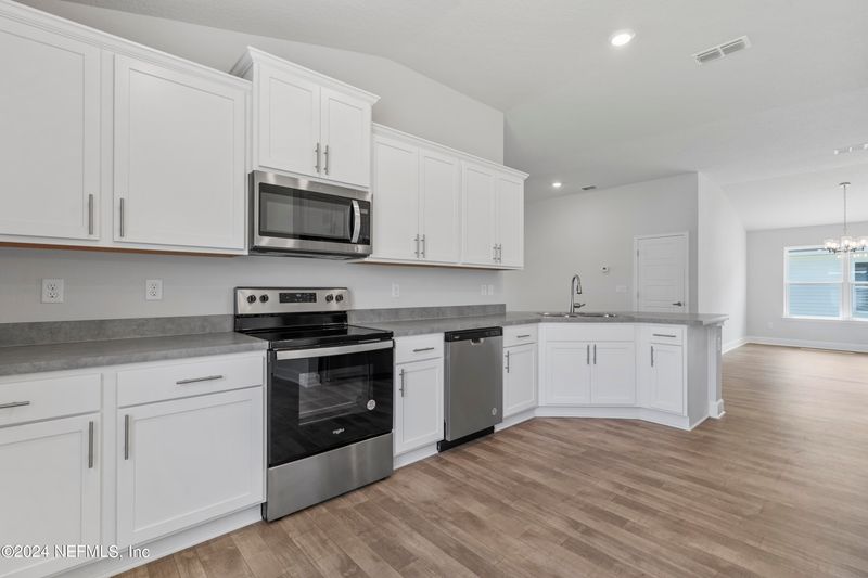 8235 Helmsley Blvd, Jacksonville, FL 32219