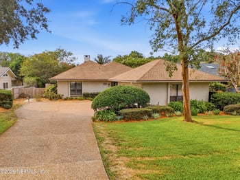 8237 Shade Tree Ct, Jacksonville, FL 32256