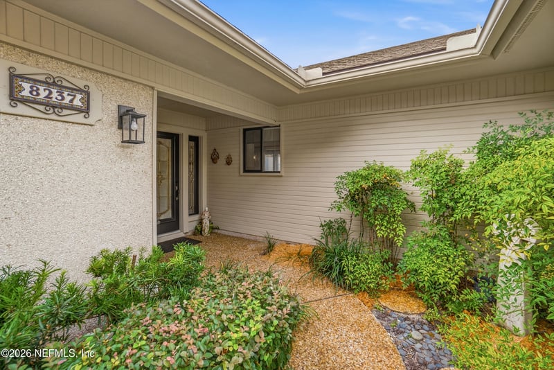 8237 Shade Tree Ct, Jacksonville, FL 32256