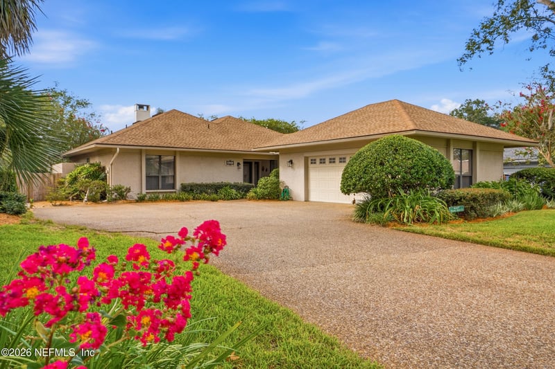 8237 Shade Tree Ct, Jacksonville, FL 32256