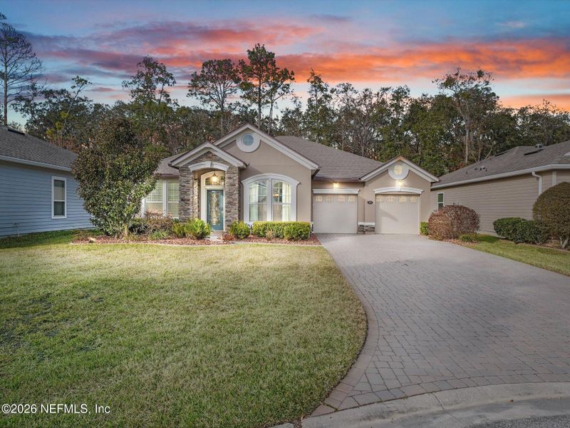 825 Aspen Leaf Dr, Jacksonville, FL 32081