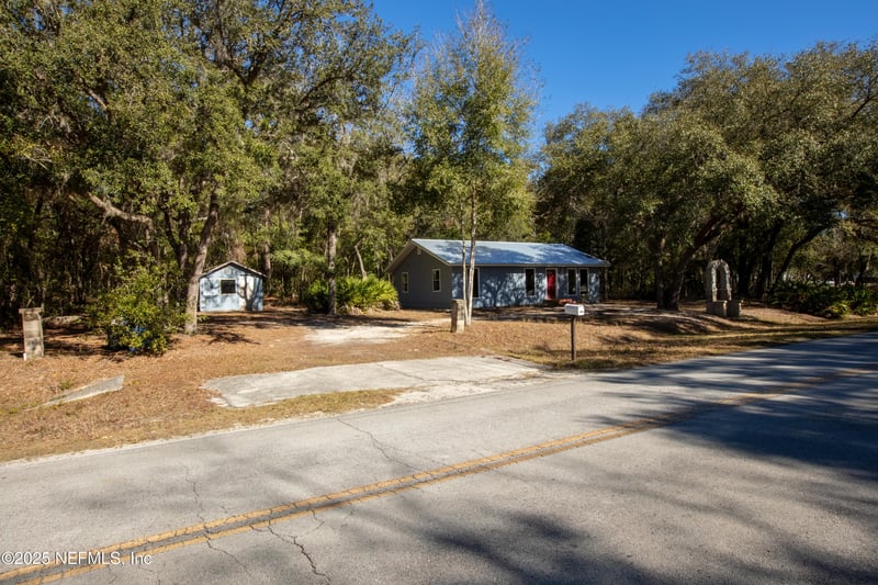 8250 Swan Lake Rd, Melrose, FL 32666
