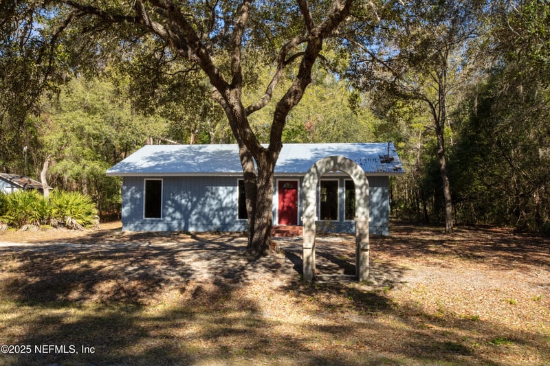 8250 Swan Lake Rd, Melrose, FL 32666