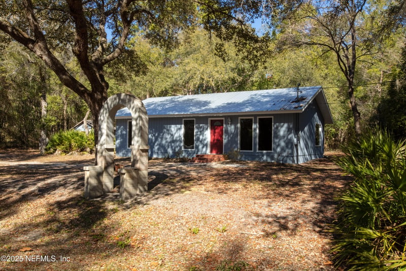 8250 Swan Lake Rd, Melrose, FL 32666