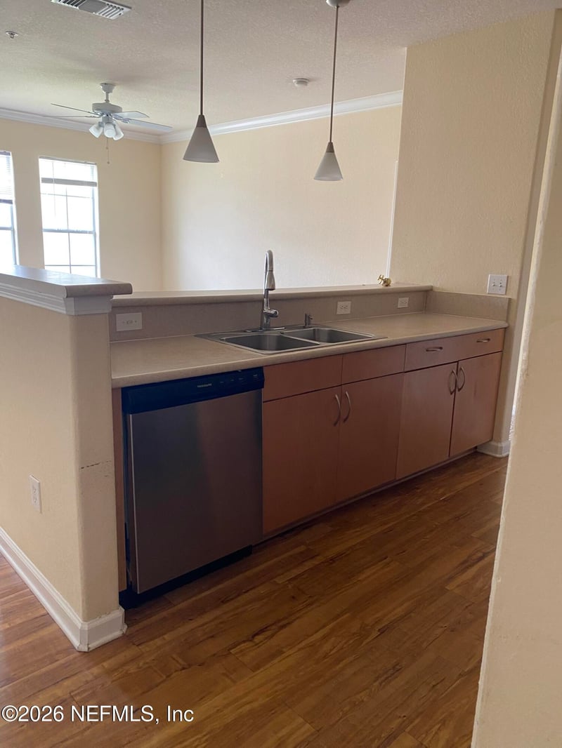 8290 Gate Pw #611, Jacksonville, FL 32216