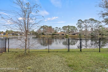 8292 Meadow Walk Ln, Jacksonville, FL 32256