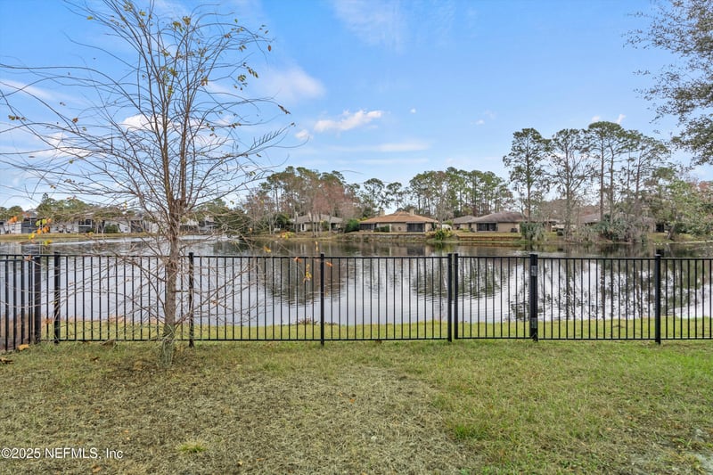 8292 Meadow Walk Ln, Jacksonville, FL 32256