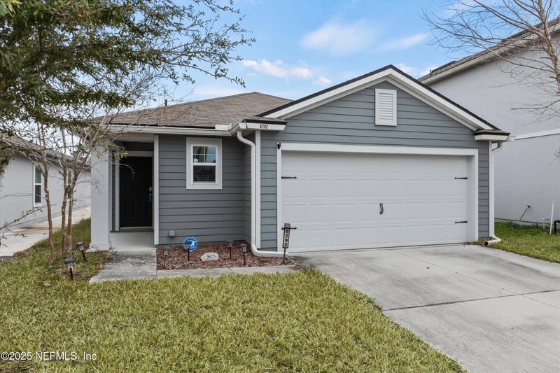 8292 Meadow Walk Ln, Jacksonville, FL 32256