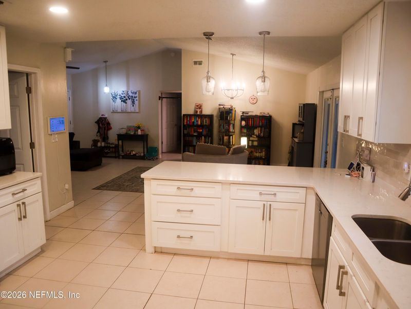 8329 Cross Timbers Dr E, Jacksonville, FL 32244