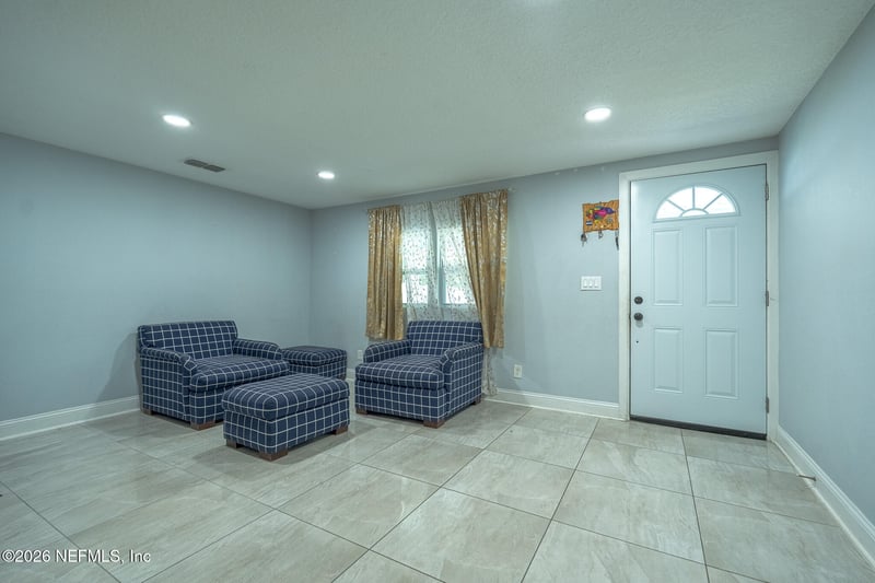8354 Vining St, Jacksonville, FL 32210