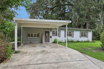 8370 Brackridge Blvd S, Jacksonville, FL 32216