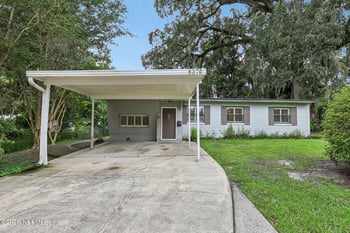 8370 Brackridge Blvd S, Jacksonville, FL 32216