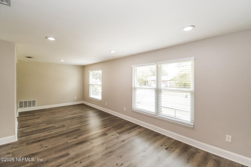 8371 Pointer Dr N, Jacksonville, FL 32221