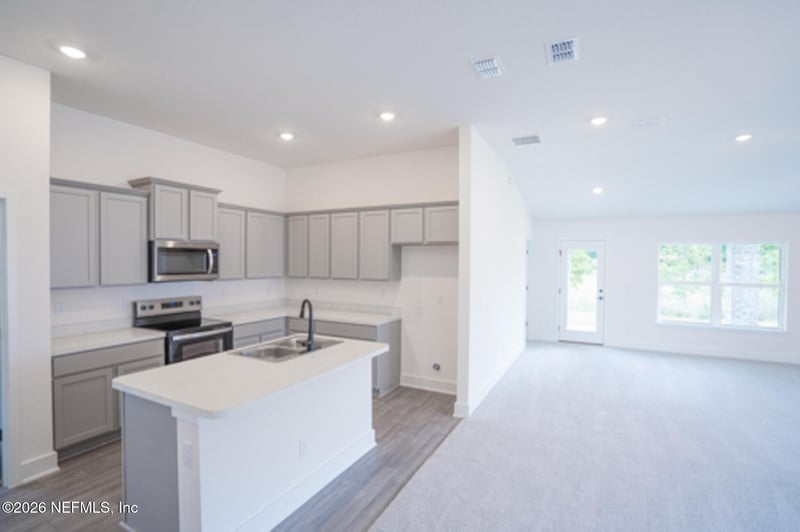 8381 Helmsley Blvd, Jacksonville, FL 32219