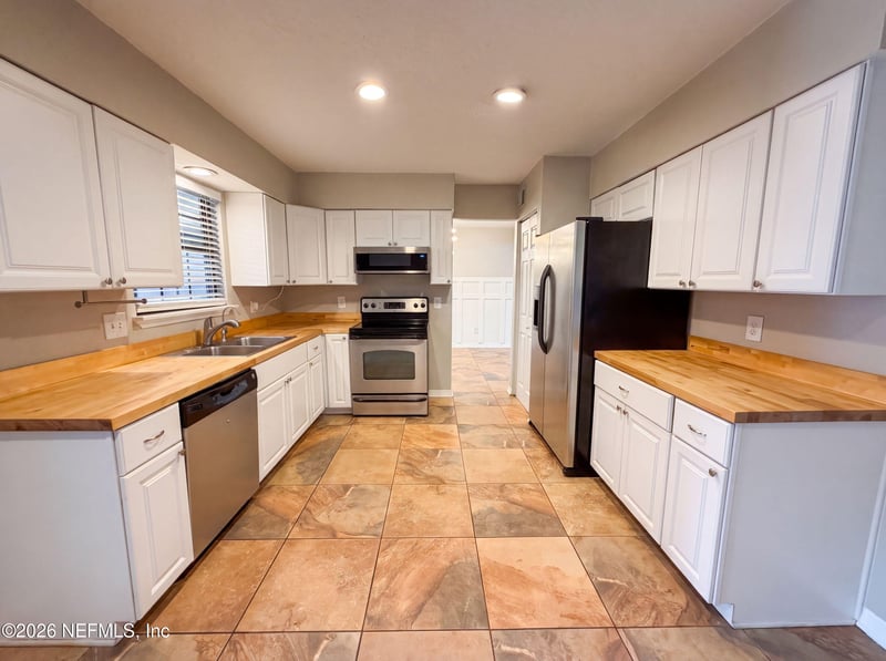 8382 Chason Rd W, Jacksonville, FL 32244