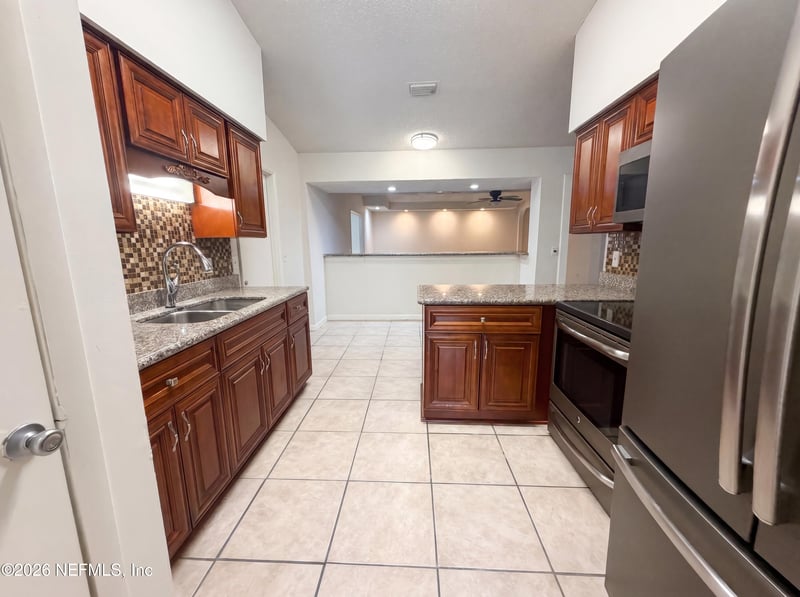 841 Chalmet Ln, Jacksonville, FL 32218
