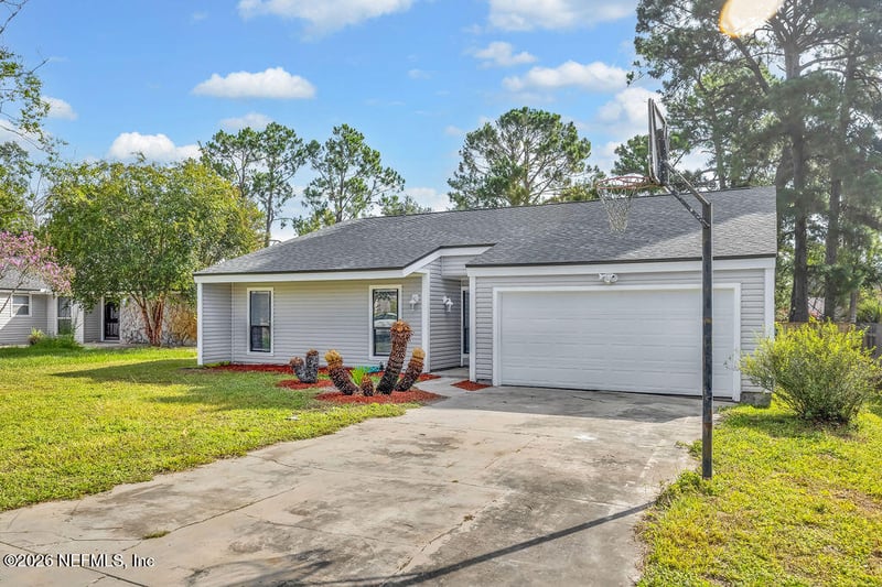 8423 Chason Rd E, Jacksonville, FL 32244