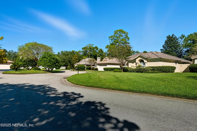 8423 Mizner Cir E, Jacksonville, FL 32217