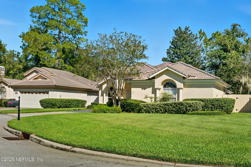8423 Mizner Cir E, Jacksonville, FL 32217